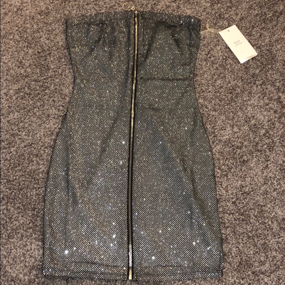 Fitted strapless mini dress